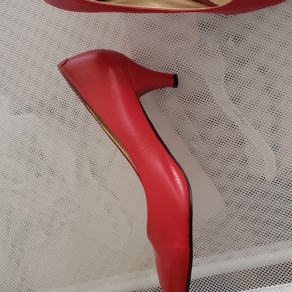 Red leather pumps 11M